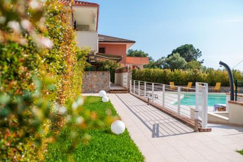 Villa con piscina y casa en Magarella, en Villammare