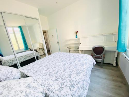 Postel nebo postele na pokoji v ubytování 2 Pièces Neuf WIFI Quartier Borriglione