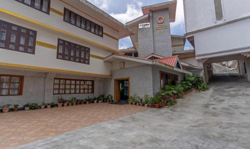 an external view of a building with a courtyard at Treebo Tryst Tempo Heritage Spa & Resort in Gangtok