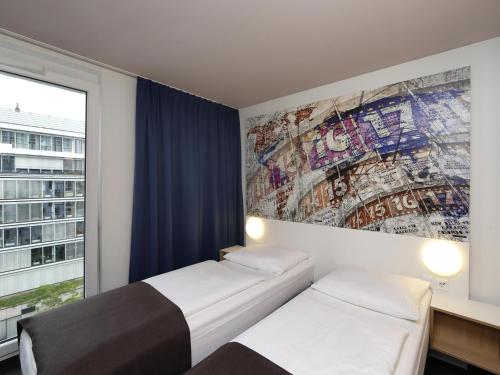 Ένα ή περισσότερα κρεβάτια σε δωμάτιο στο B&B HOTEL Berlin-Alexanderplatz