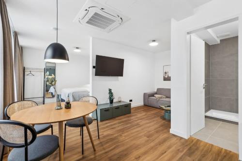 Televisyen dan/atau pusat hiburan di Limehome Oberhausen Paul-Reusch-Str
