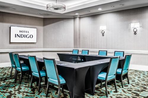 Zona business o sala conferenze di Hotel Indigo Atlanta Vinings by IHG
