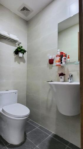 a bathroom with a toilet and a sink at Bcons Garden Luxury Aparment in Dĩ An