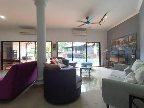 Posezení v ubytování Titiwangsa9 Bungalow Pool Villa