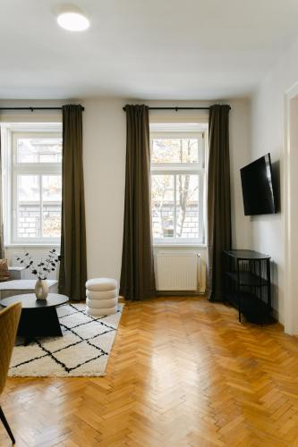 Cozy APT perfect for 4-6 TV Metro Self-Checkin