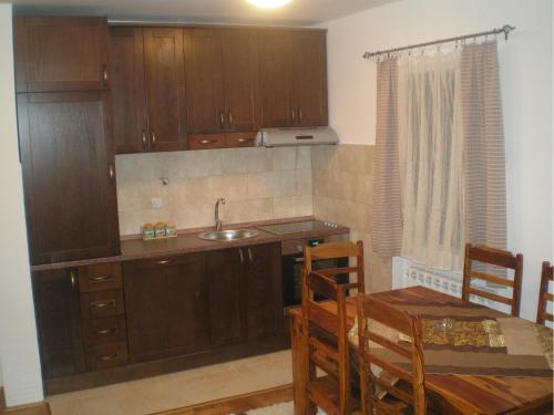 Η κουζίνα ή μικρή κουζίνα στο Family Apartments