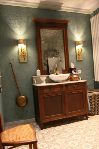 a bathroom with a sink and a mirror at Casa Lucinda in Ghent