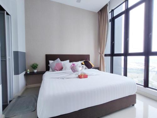 a bedroom with a large white bed and a window at Zuncy T23 Legoland Puteri Harbour Sunway Iskandar Nusajaya JB Johor in Nusajaya