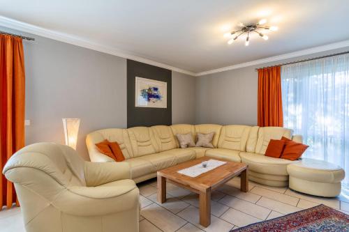 a living room with two couches and a table at Im Rosengarten in Zell am Harmersbach