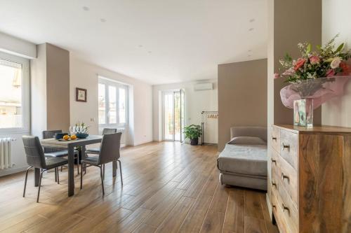 Khu vực ghế ngồi tại Vatican Family Loft