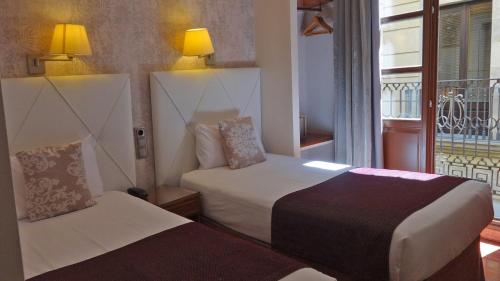 Postel nebo postele na pokoji v ubytování Hotel Lloret Ramblas