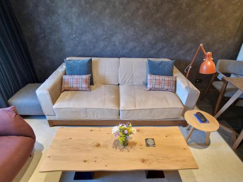 Woodside Duplex Urban Apartment – Photos 2