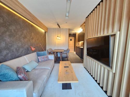 Woodside Duplex Urban Apartment – Photos 3