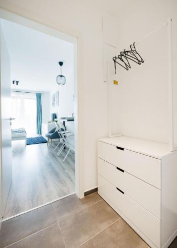 Ein Bett oder Betten in einem Zimmer der Unterkunft Modern Riverside Studio with Free Parking