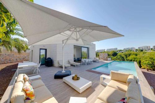 Exclusiva villa con piscina climatizada / Colinas