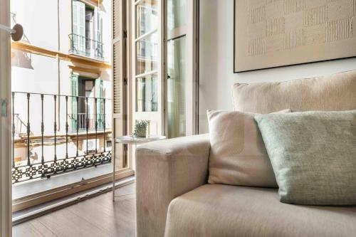 Eclectic & elegant apartment by REMS photo 18