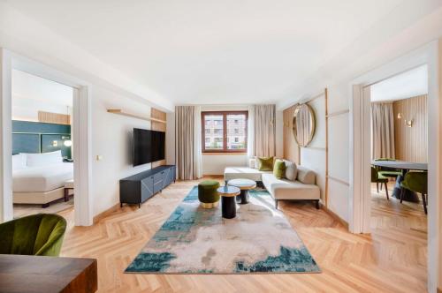 Televisyen dan/atau pusat hiburan di Hilton Berlin