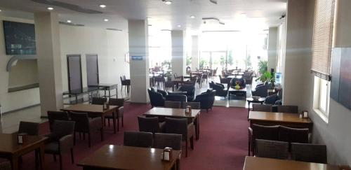 a dining room with tables and chairs and a classroom at BEST HOTEL BURSA in Bursa