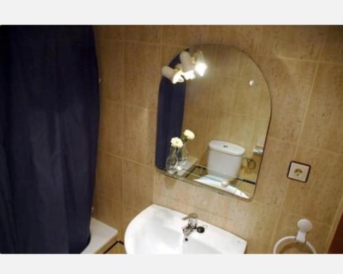 a bathroom with a sink and a mirror at Taravilla 26 3 dormitorios 3 in Puerto de Mazarrón