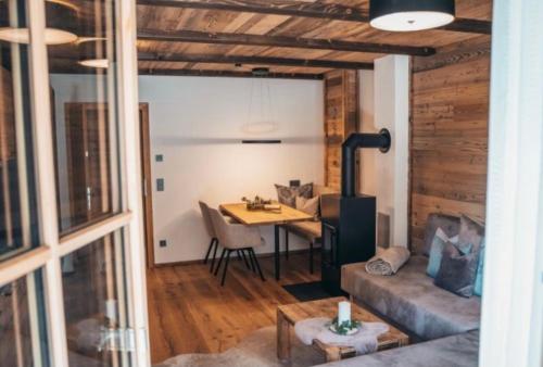 Χώρος καθιστικού στο Alpe Chalets Goldener Hirsch