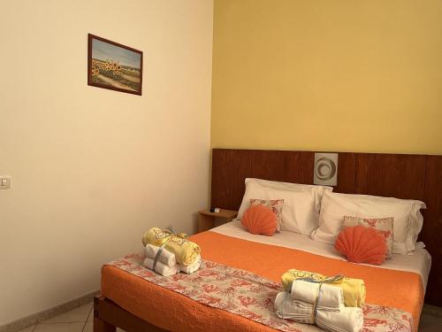 a bedroom with two beds with towels on them at Girasole room Sperlongaresort in Sperlonga