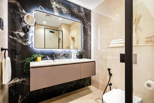 a bathroom with a sink and a mirror at Luxury apartment at Discovery in Dubai