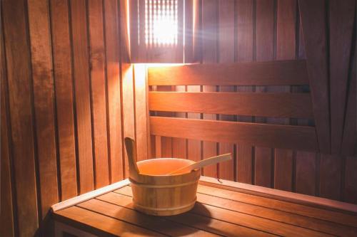 a bucket sitting on a table in a sauna at Emerald Gold Hotel in Baku