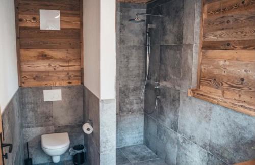Ένα μπάνιο στο Alpe Chalets Goldener Hirsch