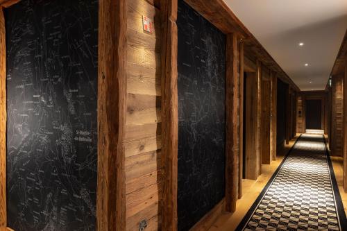 a hallway with a chalkboard wall in a hotel with a hallway at M Lodge & Spa in Saint-Martin-de-Belleville