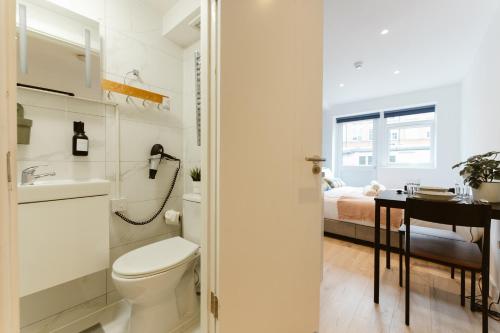 Ένα μπάνιο στο The Finsbury Park Star Apartments