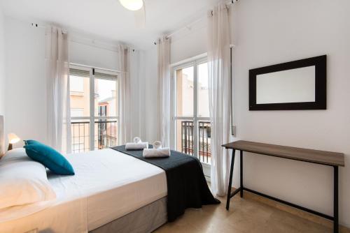 Llit o llits en una habitació de The 2nd corner: central apartment ideal for groups