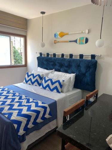a bedroom with two beds with blue and white sheets at Suíte Itaipu Mar in Vila Velha