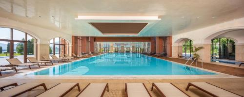 Bazén v ubytování Hyatt Regency Pravets Resort nebo v jeho okolí