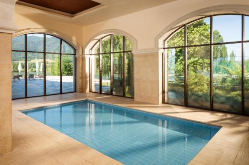 Bazén v ubytování Hyatt Regency Pravets Resort nebo v jeho okolí