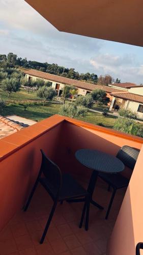 a patio with two chairs and a table on a balcony at B&B Casale Pietrantica Tropea in Ciaramiti