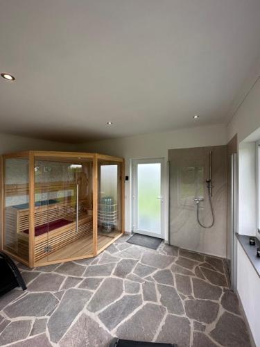 a bathroom with a shower and a shower stall at Ferienwohnung am Nord-Ostsee-Kanal in Breiholz
