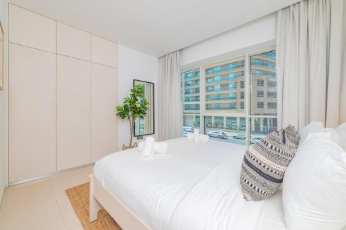 Postel nebo postele na pokoji v ubytování Amazing stay in Marina with Balcony & View