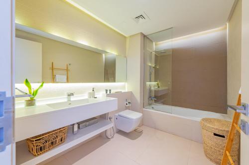 Koupelna v ubytování Amazing stay in Marina with Balcony & View