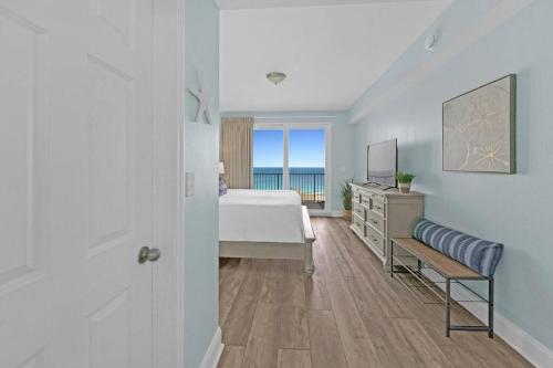 Katil atau katil-katil dalam bilik di Gulfview Condo #1809 at Laketown Wharf