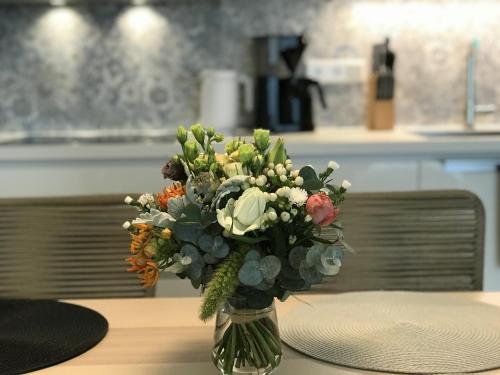 a vase of flowers sitting on a table at Ferienwohnung New Town in Dresden