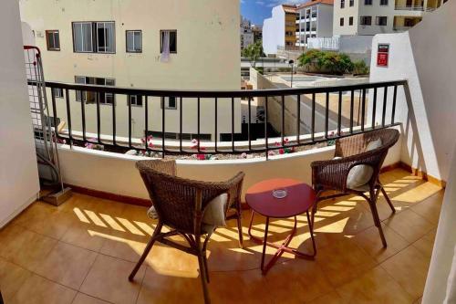 Los Cristianos, walking to Beach, High speed Wifi