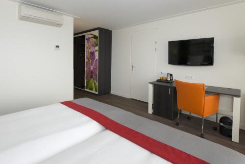 Giường trong phòng chung tại Grand Hotel Amstelveen