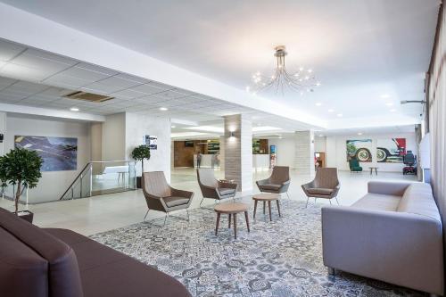 a lobby with chairs and a couch and a table at Hotel Best Oasis Park in Salou