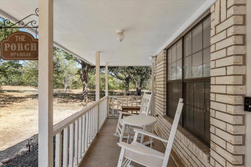 Gallery image of Quiet 4BR Farmhouse: Ideal Family Retreat in Whitney