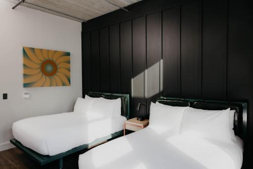 two beds sitting next to each other in a room at Waymore's Guest House & Casual Club in Nashville