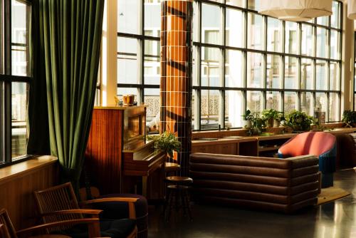 Waymore's Hotel Image