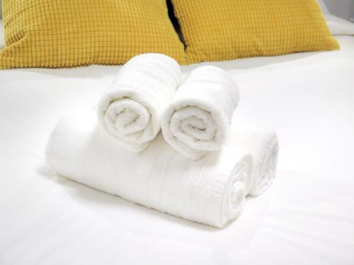 a stack of rolled towels on a bed at Paz y calma en Madrid centro in Madrid