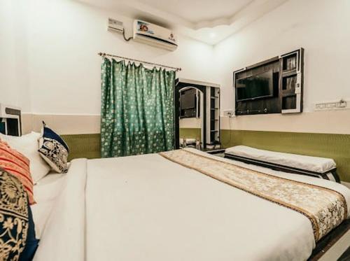 Lova arba lovos apgyvendinimo įstaigoje Hotel Stay Jaisalmer & Restaurant