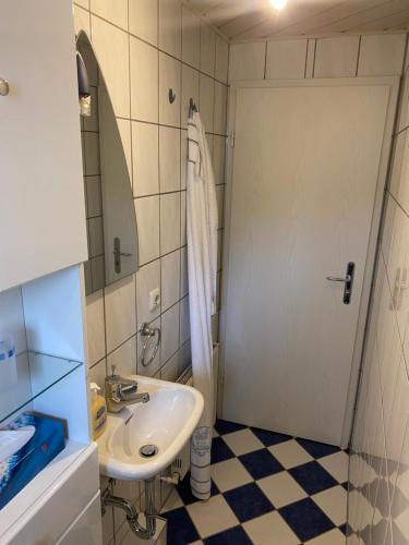 a bathroom with a sink and a mirror at Casa Türk in Bad Nauheim