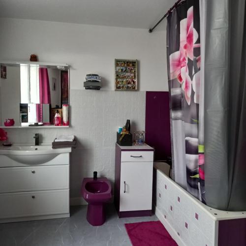 Ένα μπάνιο στο Une Chouette Maison